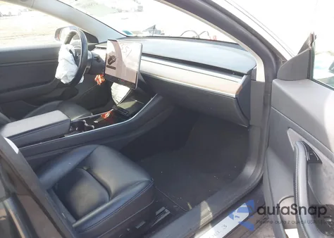 2019 Tesla Model 3 Long Range/Performance z USA, uszkodzony, nr VIN 5YJ3E1EB6KF392923